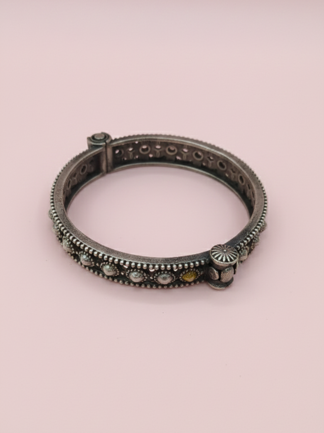Maharani Style Two-Tone Oxidized Bangle