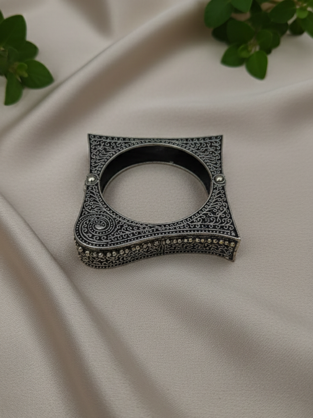 Traditional Indian Trending Silver Oxidized Brass Kangan