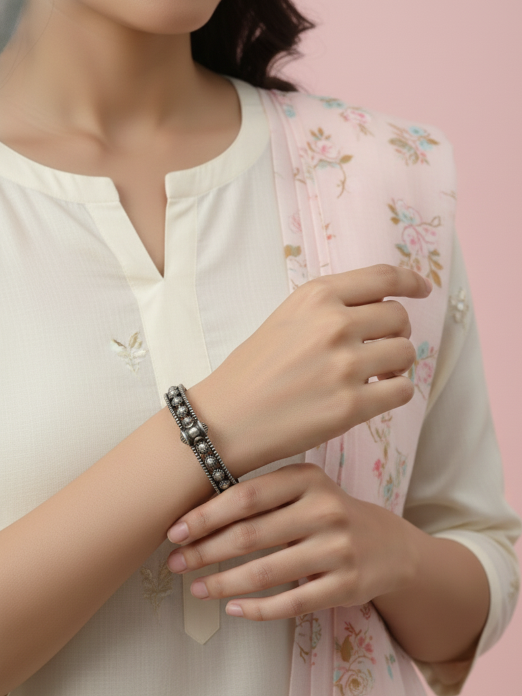 Maharani Style Two-Tone Oxidized Bangle