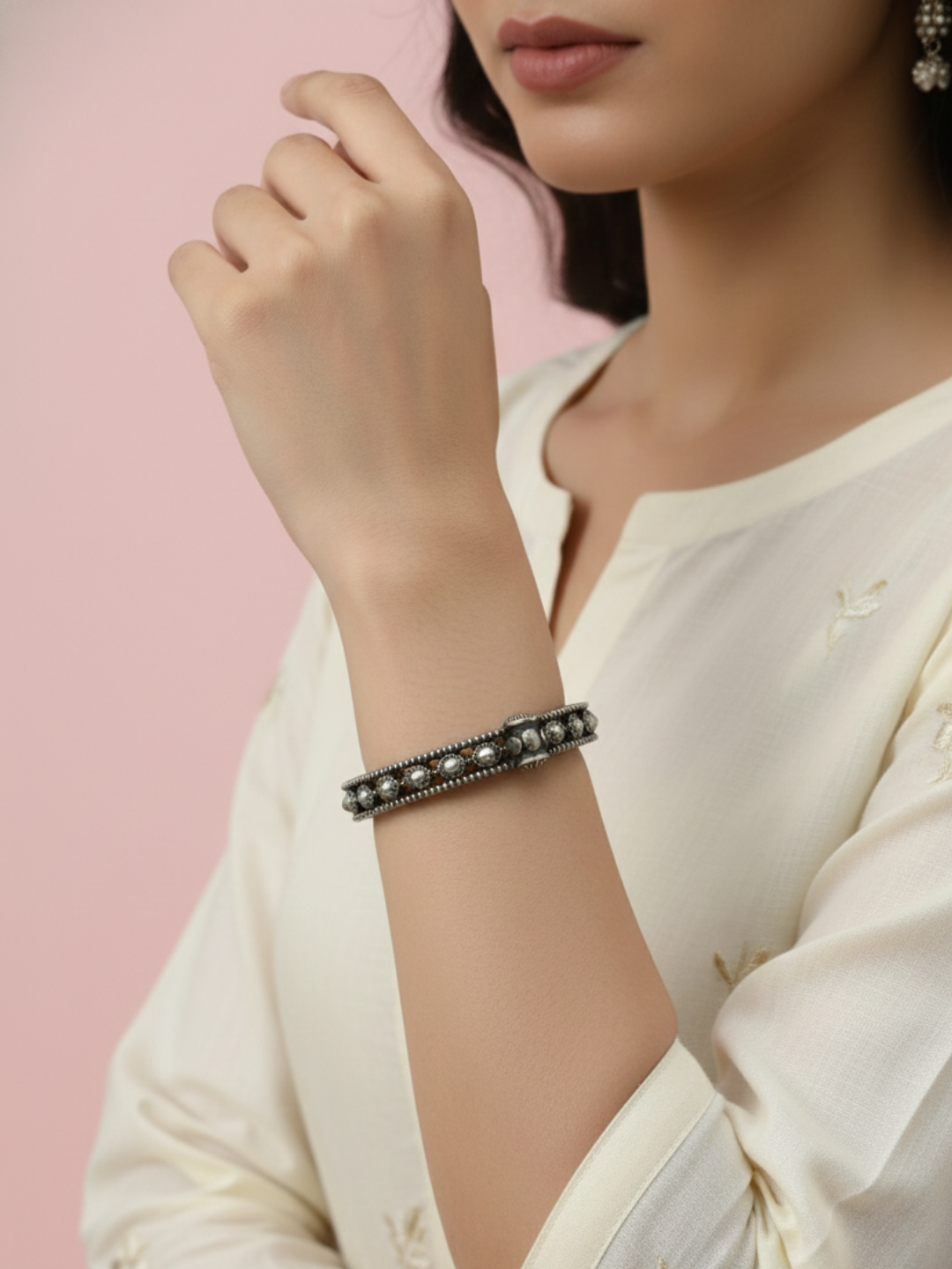 Maharani Style Two-Tone Oxidized Bangle