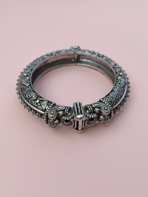 Elegant Antique Silver Look Traditional Brass Bangles